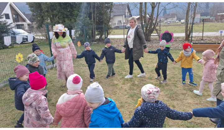 Aj deti z našej materskej školy Zvedavá Lienka privítali príchod jari
