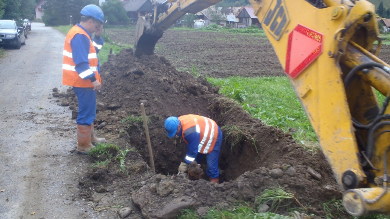 Foto: Brigáda na úprave  cesty v časti  Hore Pucovým 25.2.2023