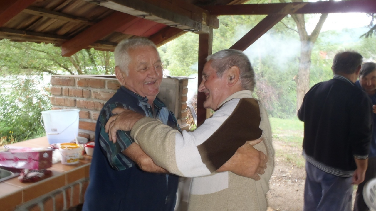Foto - stavanie mája v obci