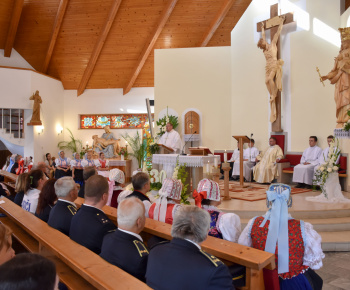 Aktuality / Slávnostná svätá omša na počesť 30. výročia vysvätenia nášho Božieho chrámu - foto