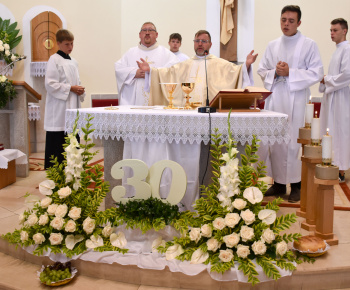 Aktuality / Slávnostná svätá omša na počesť 30. výročia vysvätenia nášho Božieho chrámu - foto