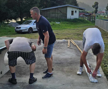 Aktuality / Vážení občania, mládež a deti -  príďte si zahrať do parku stolný tenis - foto