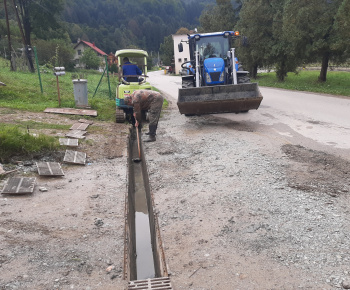 Aktuality / Vyčistili sme kanál na prístupovej ceste na Klin - foto
