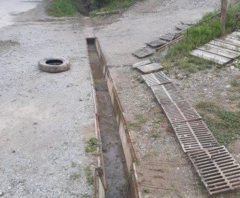 Aktuality / Vyčistili sme kanál na prístupovej ceste na Klin - foto