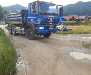Aktuality / Ďalšie rodiny v Rovni sa môžu napojiť na vodovod a splaškovú kanalizáciu - foto