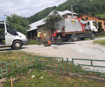 Aktuality / Ďalšie rodiny v Rovni sa môžu napojiť na vodovod a splaškovú kanalizáciu - foto