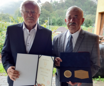 Aktuality / Blahoželanie jubilantovi Júliusov Molnárovi - foto