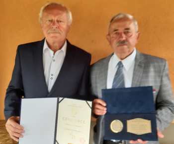 Aktuality / Blahoželanie jubilantovi Júliusov Molnárovi - foto