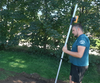 Aktuality / Práce na výstavbe oplotenia pi budove materskej školy - foto