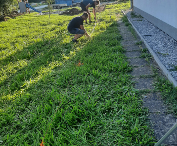 Aktuality / Práce na výstavbe oplotenia pi budove materskej školy - foto
