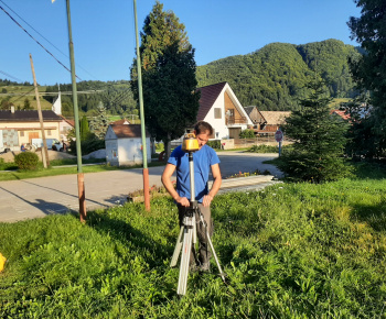 Aktuality / Práce na výstavbe oplotenia pi budove materskej školy - foto