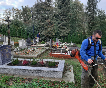 Aktuality / Kosenie verejných priestranstiev a oprava prístupových ciest - foto