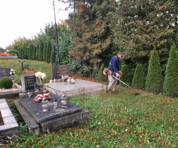 Aktuality / Kosenie verejných priestranstiev a oprava prístupových ciest - foto