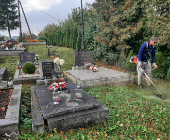 Aktuality / Kosenie verejných priestranstiev a oprava prístupových ciest - foto