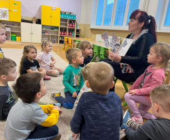 Aktuality / Materskú školu navštívila p. Alena Javorková z Oravskej knižnice - foto
