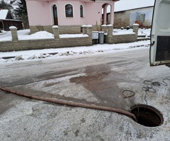 Aktuality / V dolnej časti obce odstraňujeme poruchu na vodovodnom potrubí - foto