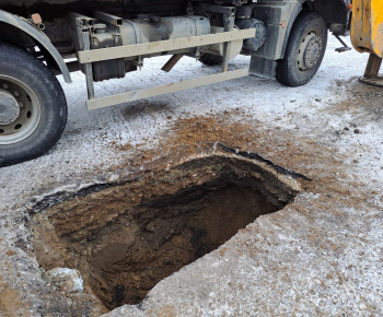 Aktuality / V dolnej časti obce odstraňujeme poruchu na vodovodnom potrubí - foto