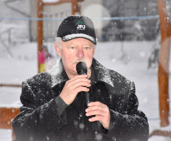 Aktuality / V sobotu sme otvorili a posvätili naše inkluzívne detské ihrisko RODINKA - foto