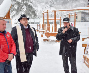 Aktuality / V sobotu sme otvorili a posvätili naše inkluzívne detské ihrisko RODINKA - foto