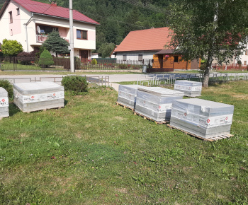Aktuality / V sobotu sme otvorili a posvätili naše inkluzívne detské ihrisko RODINKA - foto