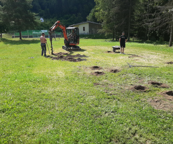 Aktuality / V sobotu sme otvorili a posvätili naše inkluzívne detské ihrisko RODINKA - foto