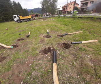 Aktuality / V sobotu sme otvorili a posvätili naše inkluzívne detské ihrisko RODINKA - foto