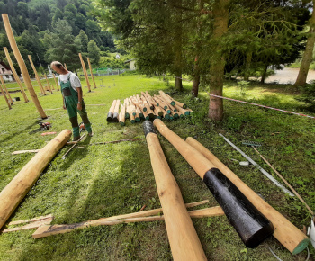 Aktuality / V sobotu sme otvorili a posvätili naše inkluzívne detské ihrisko RODINKA - foto