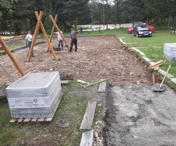 Aktuality / V sobotu sme otvorili a posvätili naše inkluzívne detské ihrisko RODINKA - foto