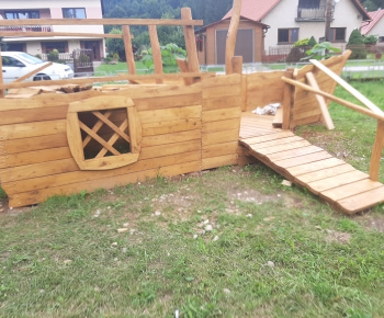 Aktuality / V sobotu sme otvorili a posvätili naše inkluzívne detské ihrisko RODINKA - foto
