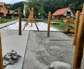 Aktuality / V sobotu sme otvorili a posvätili naše inkluzívne detské ihrisko RODINKA - foto