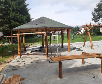 Aktuality / V sobotu sme otvorili a posvätili naše inkluzívne detské ihrisko RODINKA - foto