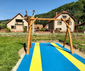 Aktuality / V sobotu sme otvorili a posvätili naše inkluzívne detské ihrisko RODINKA - foto