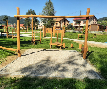 Aktuality / V sobotu sme otvorili a posvätili naše inkluzívne detské ihrisko RODINKA - foto