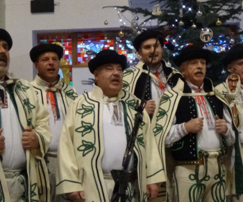 Aktuality / Pozrite si fotky z jasličkovej slávnosti v našom Božom chráme  - foto