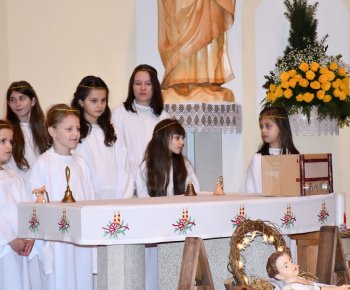 Aktuality / Pozrite si fotky z jasličkovej slávnosti v našom Božom chráme  - foto