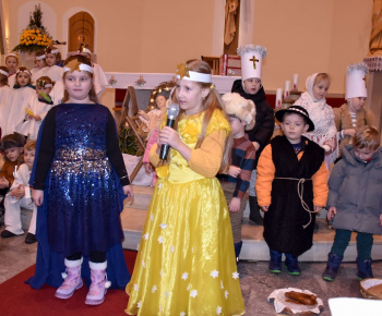 Aktuality / Pozrite si fotky z jasličkovej slávnosti v našom Božom chráme  - foto