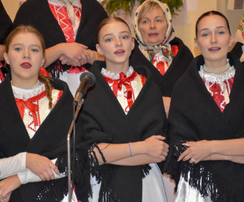 Aktuality / Pozrite si fotky z jasličkovej slávnosti v našom Božom chráme  - foto