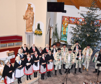 Aktuality / Pozrite si fotky z jasličkovej slávnosti v našom Božom chráme  - foto