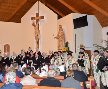 Aktuality / Pozrite si fotky z jasličkovej slávnosti v našom Božom chráme  - foto