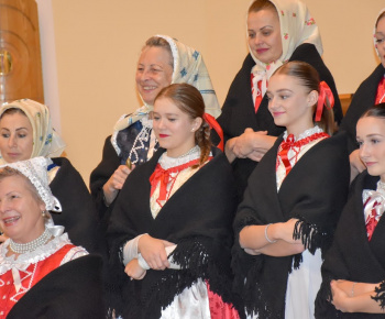 Aktuality / Pozrite si fotky z jasličkovej slávnosti v našom Božom chráme  - foto
