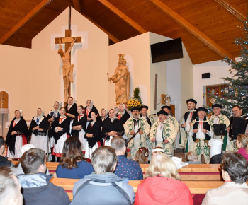 Aktuality / Pozrite si fotky z jasličkovej slávnosti v našom Božom chráme  - foto