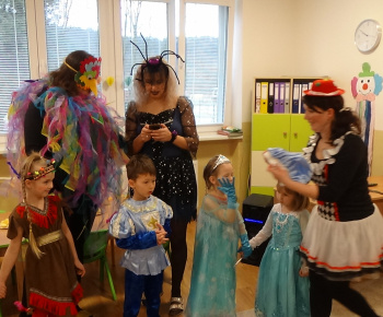 Aktuality / Deti z materskej školy Zvedavá Lienka  mali dnes karneval - 7.2.2024 - video