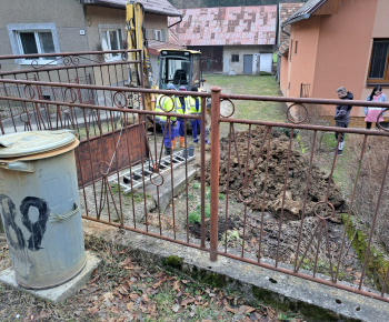 Aktuality / Oravská vodárenská spoločnosť odstraňuje poruchu na vodovode - foto