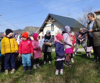 Aktuality / Deti z našej materskej školy vynášali Morenu - foto