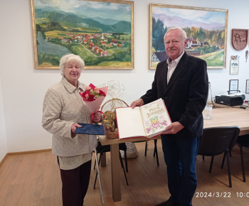 Aktuality / Blahoželanie k životnému jubileu občianke obce p. Márii Jurigovej - foto