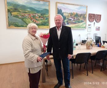 Aktuality / Blahoželanie k životnému jubileu občianke obce p. Márii Jurigovej - foto