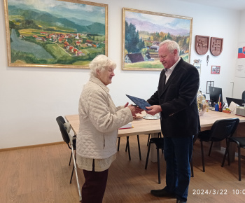 Aktuality / Blahoželanie k životnému jubileu občianke obce p. Márii Jurigovej - foto