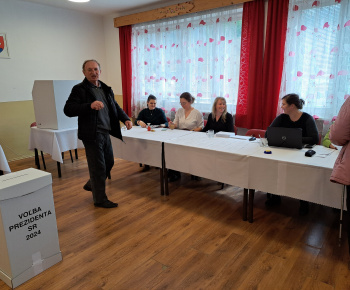Aktuality / Voľby prezidenta SR - Zápisnica volebnej komisie v obci Medzibrodie n/Or. - foto