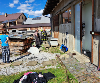 Aktuality / V obci začal horieť rodinný dom 26.3.2023 - foto
