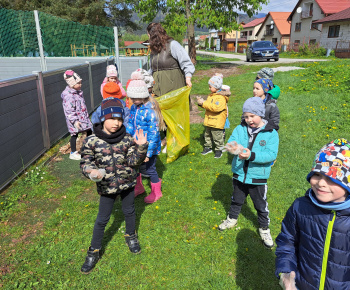 Aktuality / Svetový Deň Zeme si pripomenuli aj deti z našej materskej školy - foto